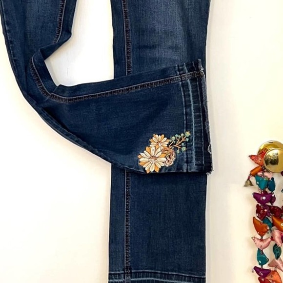 GRACE IN LA EMBROIDERED EASY FIT BOOT CUT JEANS FRAYED HEM SIZE 30 X 33 - Picture 6 of 10